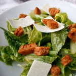 Cæsarsalat med hjemmelagde krutonger