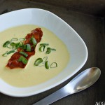 Gul squashsuppe med nøtter