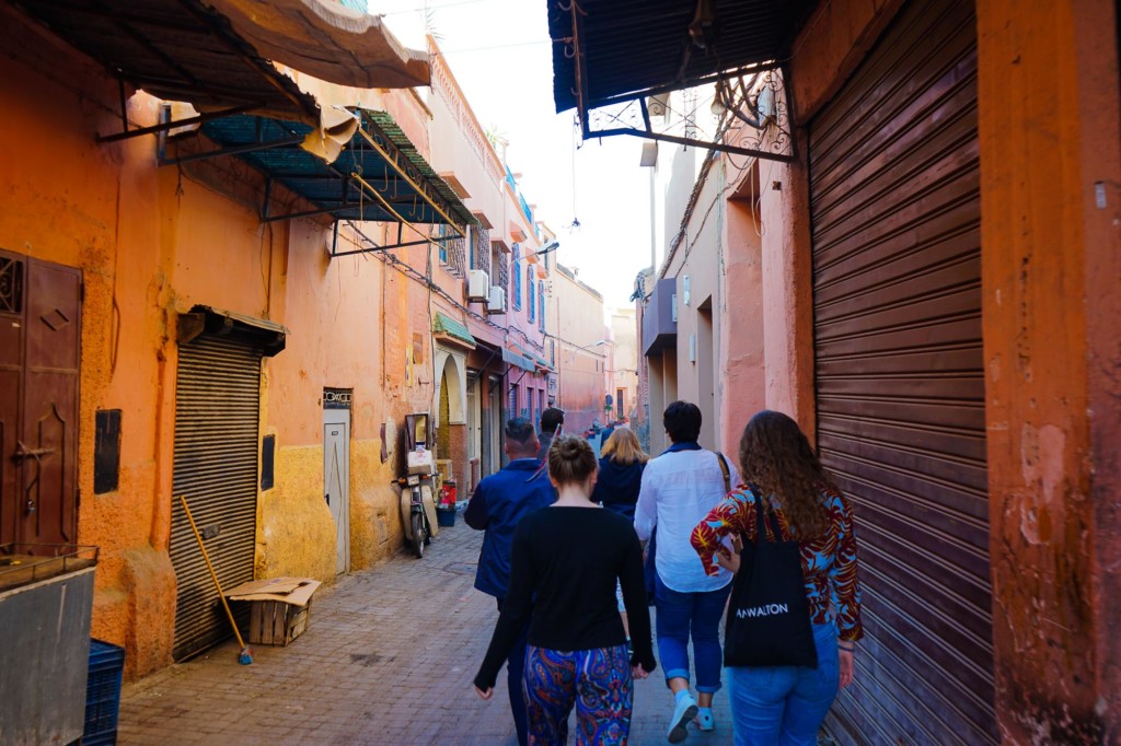 Fargerike gater i Marrakech