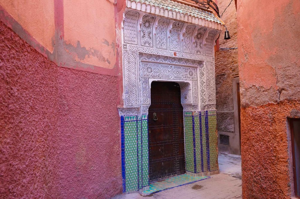 Ornamental dør i medinaen i Marrakech