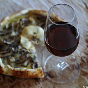 Glass med tawny portvin og pai med sopp, eple og blåmuggost